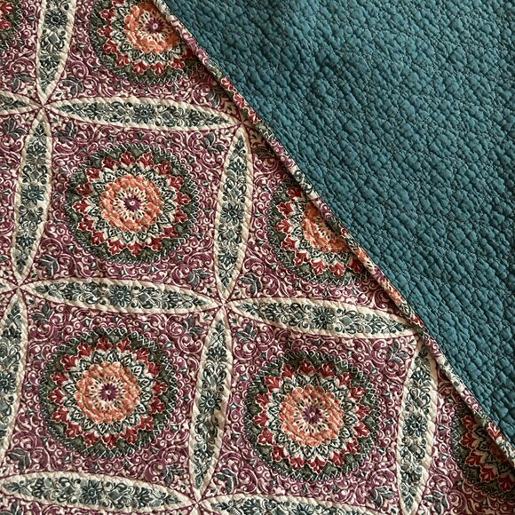 Quilted Throw Blanket - Picture 2 of 3